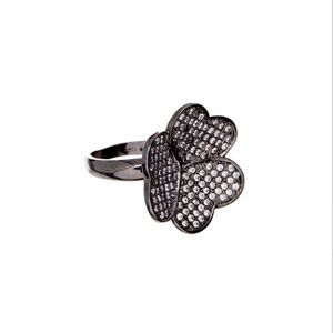 Clover ring